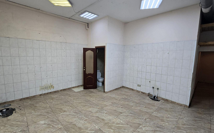 Помещение 125 м² в центре жилого массива. фото