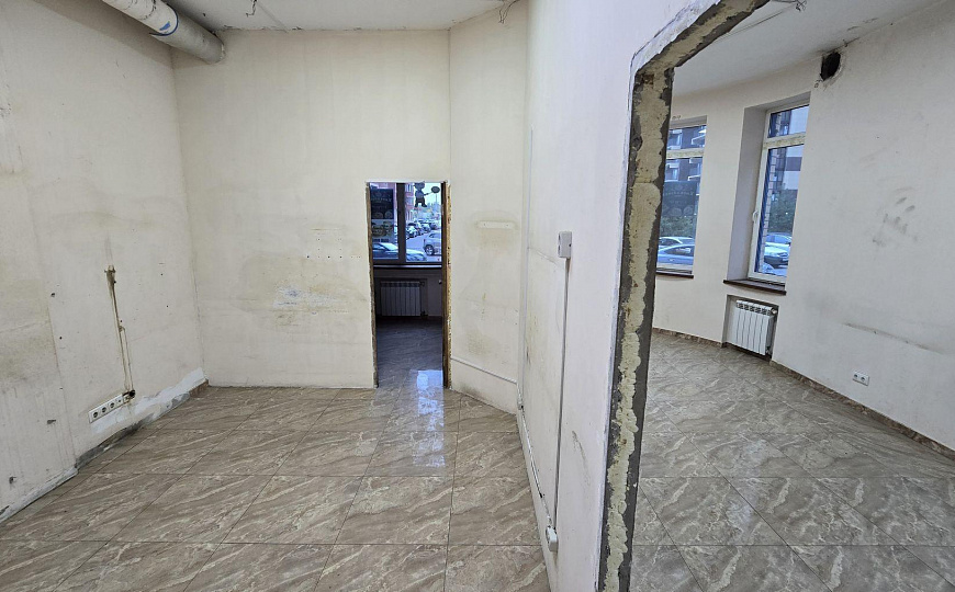 Помещение 125 м² в центре жилого массива. фото