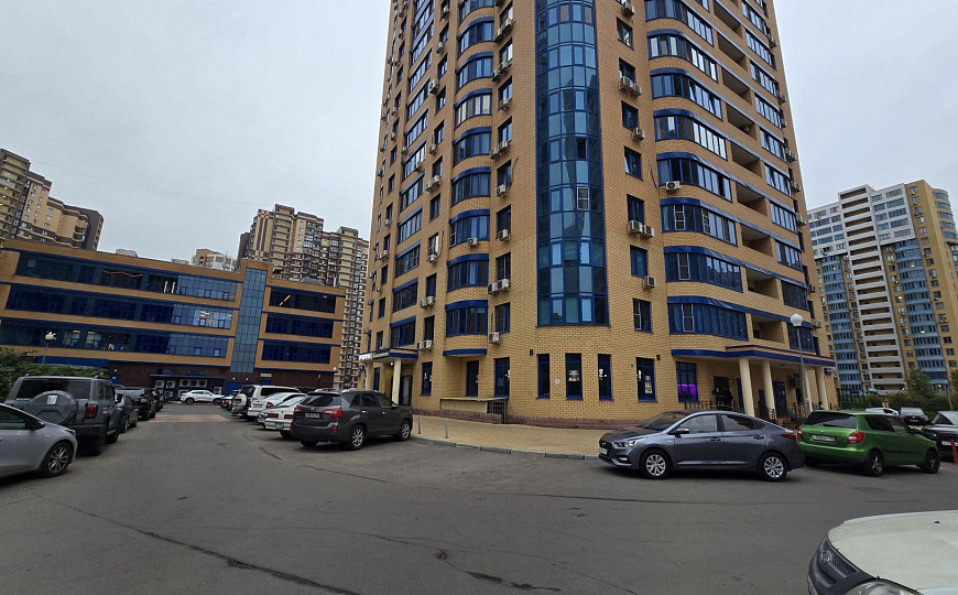 Помещение 125 м² в центре жилого массива. фото