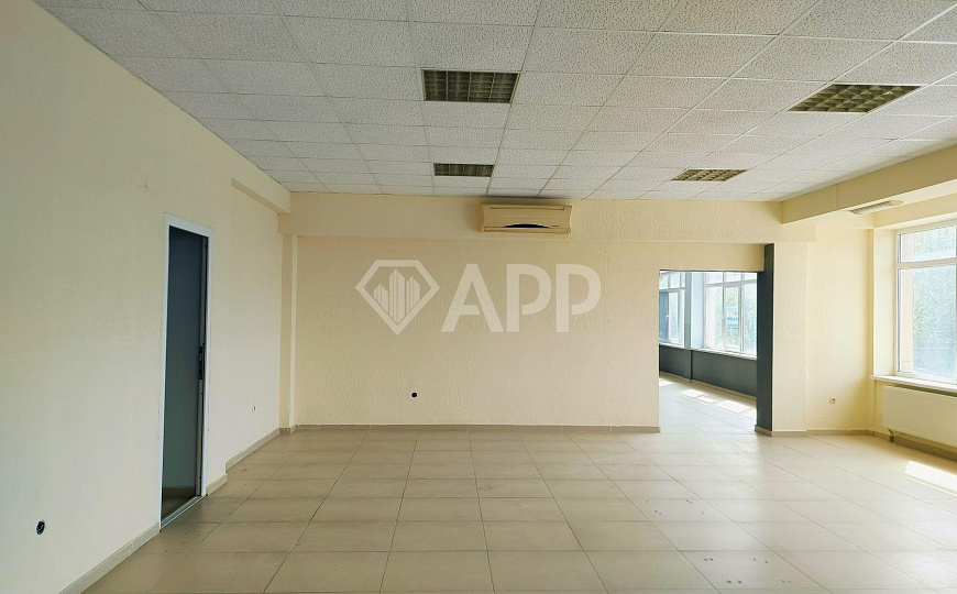 Сдаю помещение на первой линии, 350 м², с высоким трафиком фото