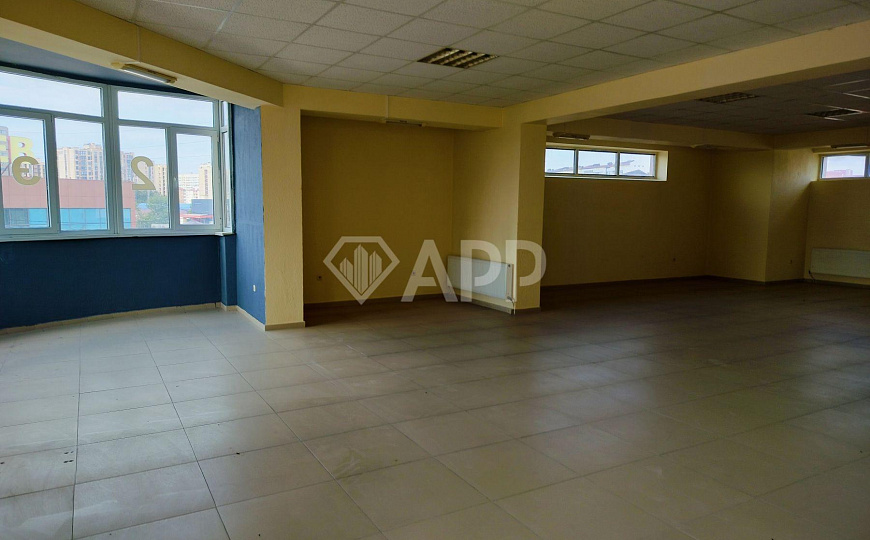 Сдаю помещение на первой линии, 350 м², с высоким трафиком фото