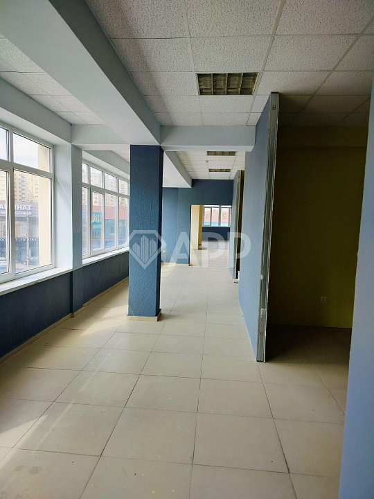 Сдаю помещение на первой линии, 350 м², с высоким трафиком фото