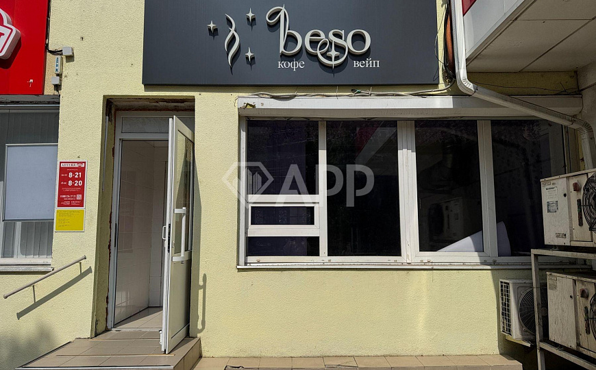 Сдаю торговое помещение, 35 м² на первой линии  фото