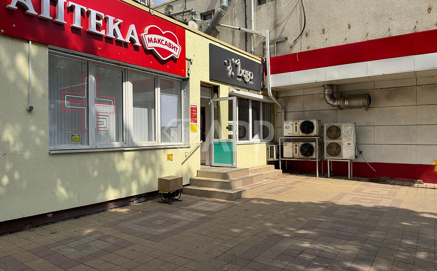 Сдаю торговое помещение, 35 м² на первой линии  фото