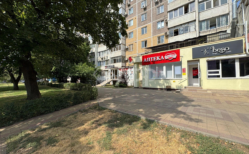 Сдаю торговое помещение, 35 м² на первой линии  фото