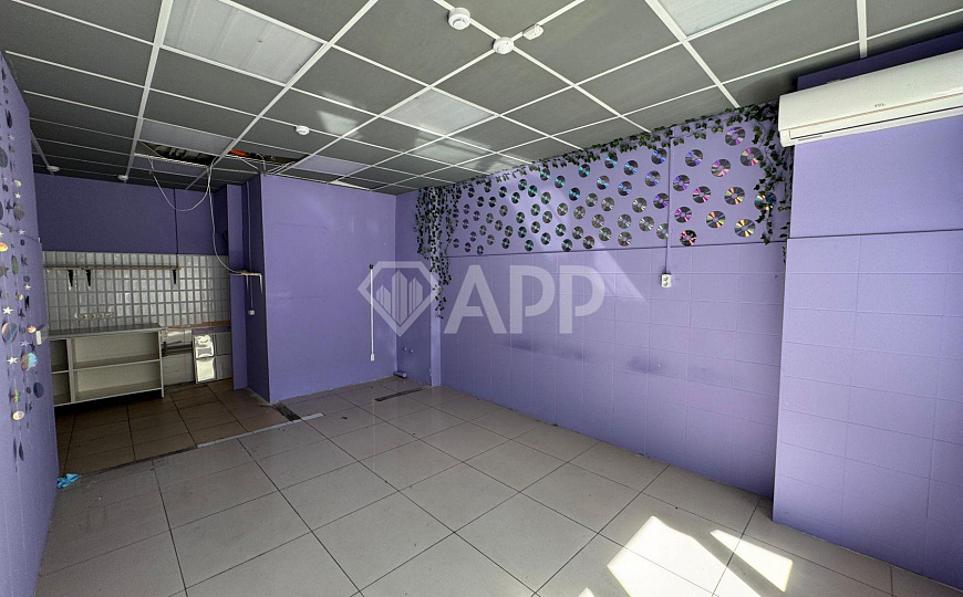 Сдаю торговое помещение, 35 м² на первой линии  фото