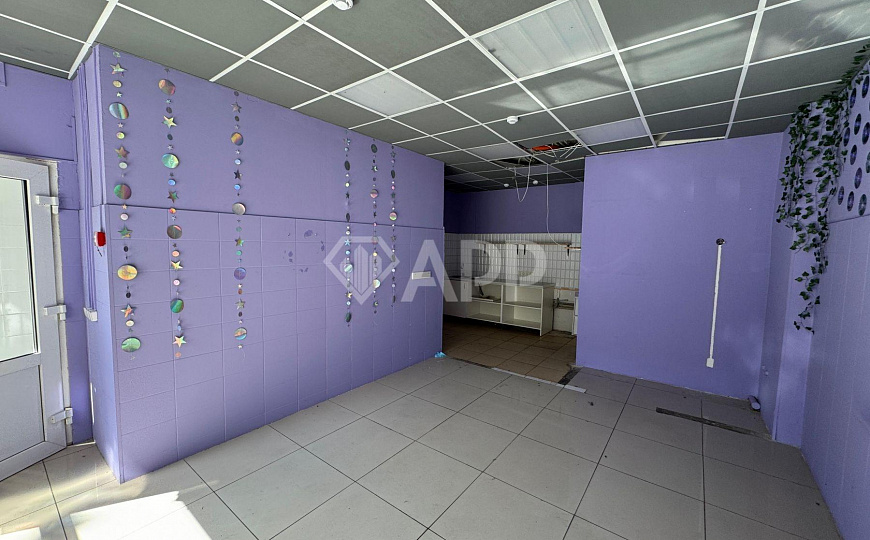 Сдаю торговое помещение, 35 м² на первой линии  фото