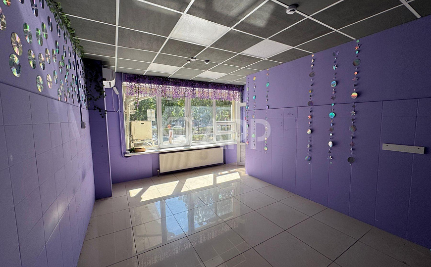 Сдаю торговое помещение, 35 м² на первой линии  фото