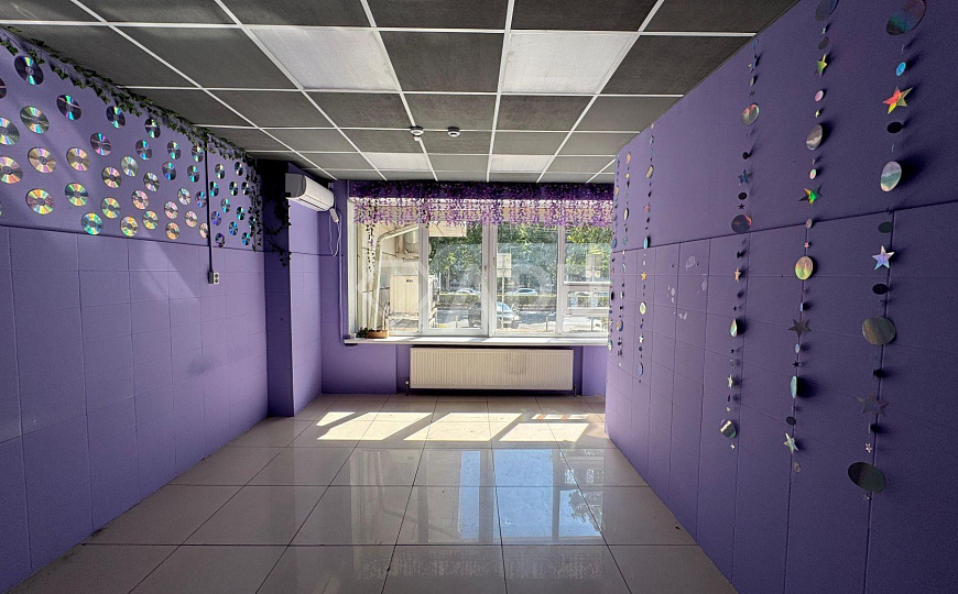 Сдаю торговое помещение, 35 м² на первой линии  фото