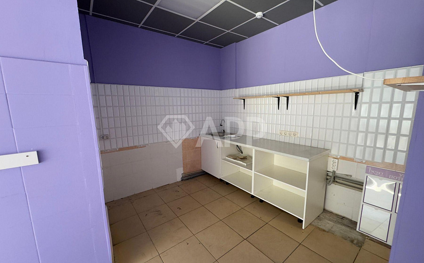 Сдаю торговое помещение, 35 м² на первой линии  фото