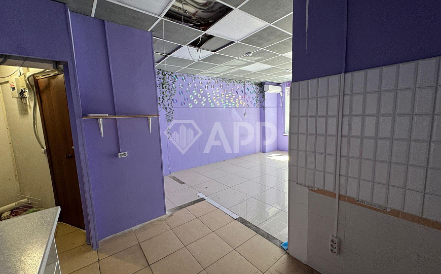 Сдаю торговое помещение, 35 м² на первой линии  фото