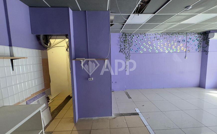 Сдаю торговое помещение, 35 м² на первой линии  фото