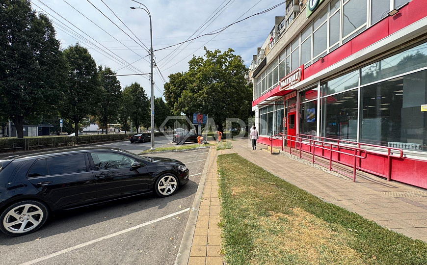 Сдаю торговое помещение, 35 м² на первой линии  фото