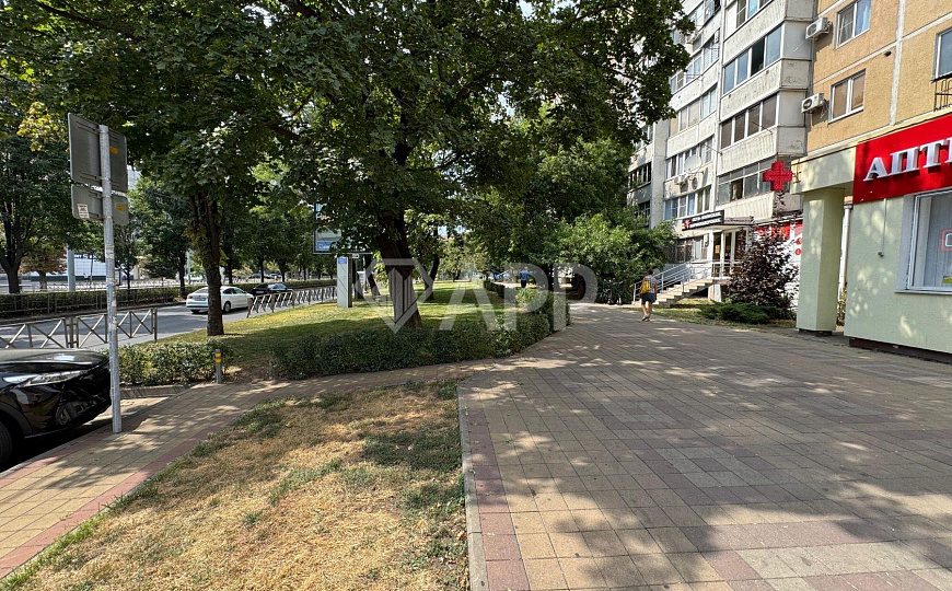 Сдаю торговое помещение, 35 м² на первой линии  фото