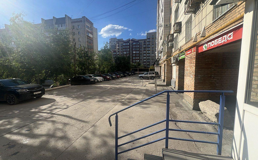 Офис 132 м2 с мебелью и большой парковкой фото