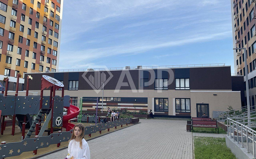 Торговая площадь 20 м2, на входе в магазин "Пятерочка" фото