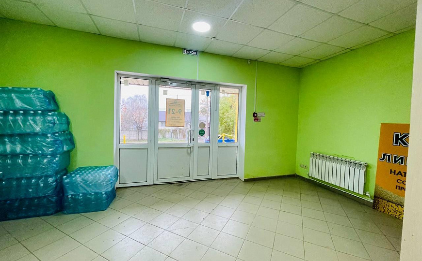 Сдам под торговлю до 30м² в действующем магазине на первой линии фото