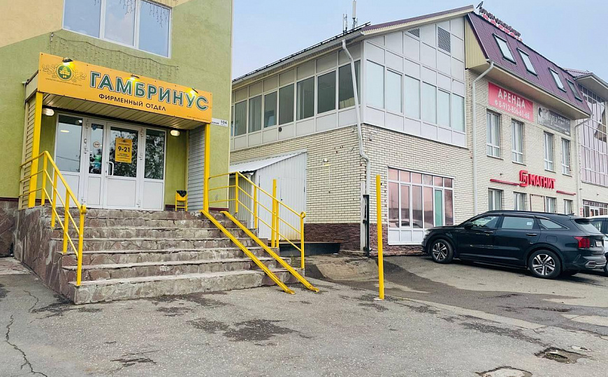 Сдам под торговлю до 30м² в действующем магазине на первой линии фото