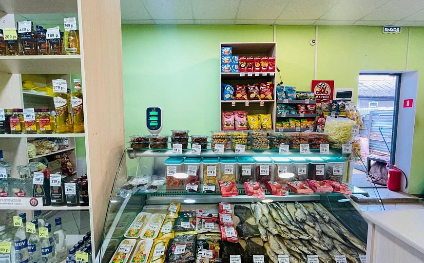 Сдам под торговлю до 30м² в действующем магазине на первой линии фото