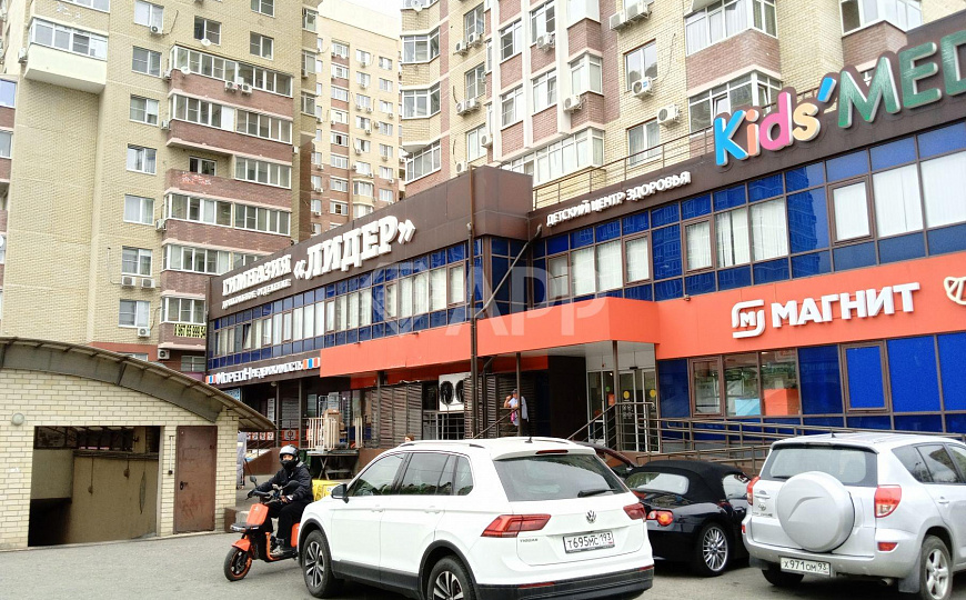 Сдаю торговое помещение, 230 м² фото
