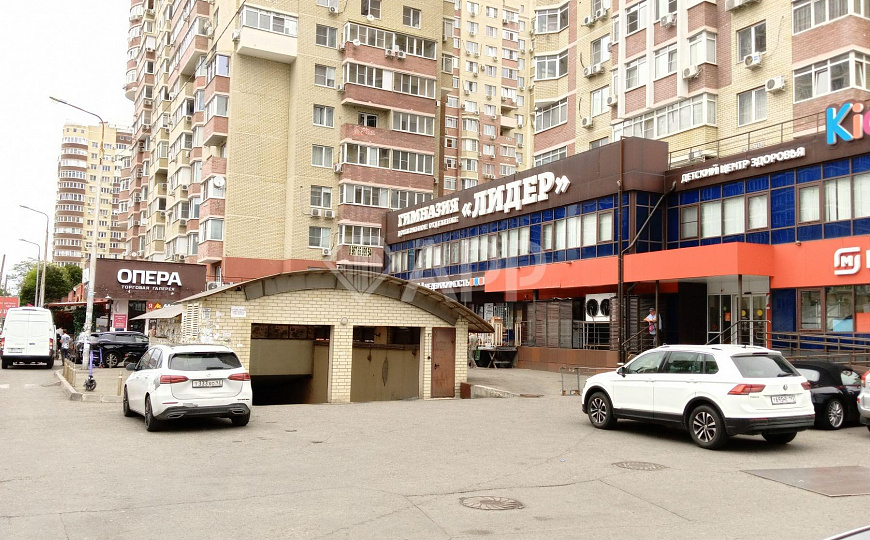 Сдаю торговое помещение, 230 м² фото