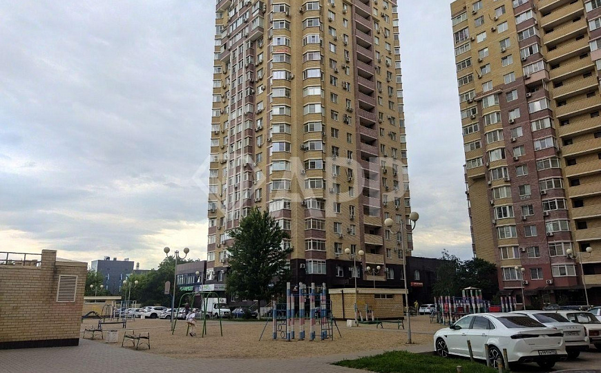Сдаю торговое помещение, 230 м² фото