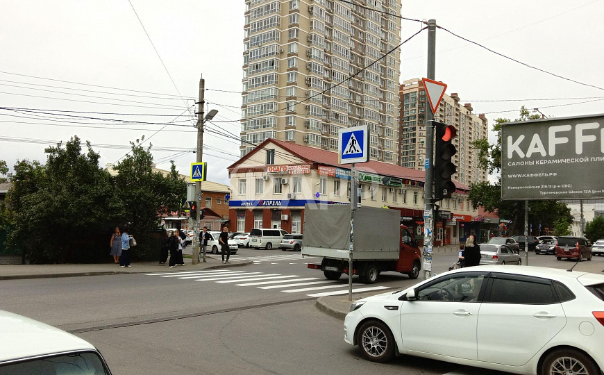 Сдаю торговое помещение, 230 м² фото
