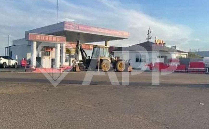 АЗС с кафе на первой линии трассы М7 фото