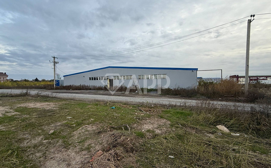 Склад с удобным подъездом рядом с городом 1 400м2 фото