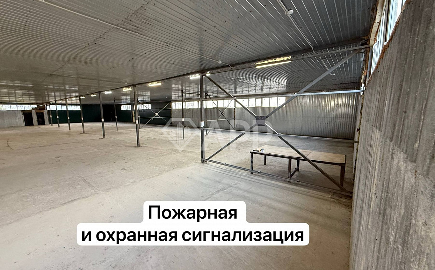 Склад с удобным подъездом рядом с городом 1 400м2 фото