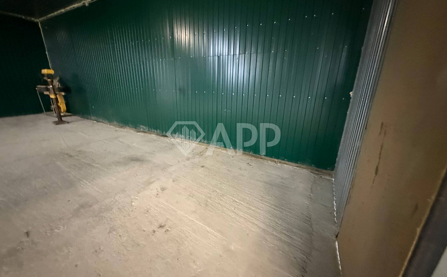 Склад с удобным подъездом рядом с городом 1 400м2 фото