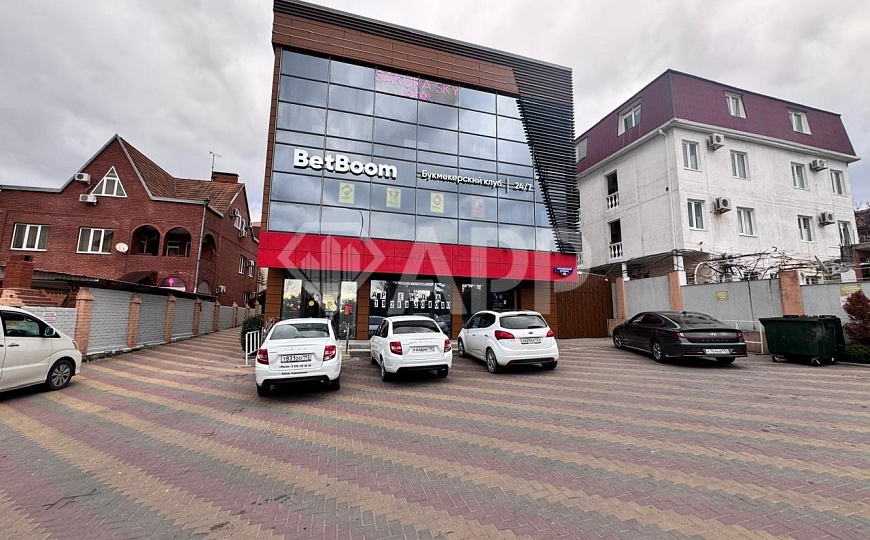 Сдаю помещение, 245 м², в центре фото
