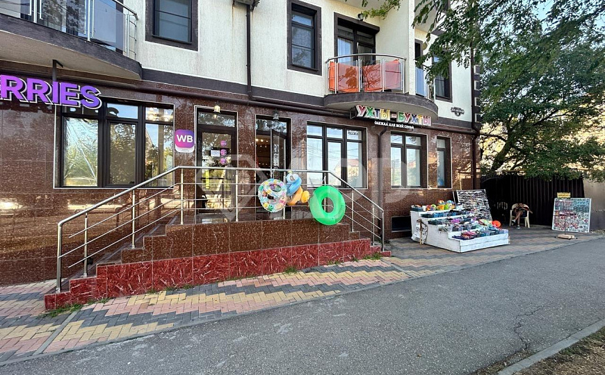 Продаю здание с арендаторами, 619 м² фото