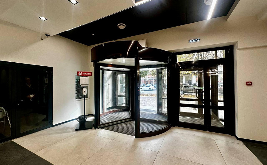 Аренда офиса класса «А» 77 м2 в БЦ «БэлПлаза» с видом на Волгу фото