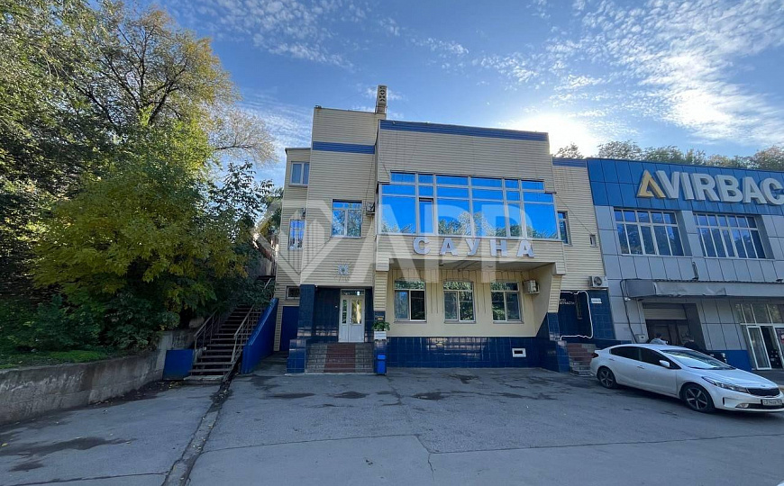 Здание/ трафик/ сауна/ у дороги фото