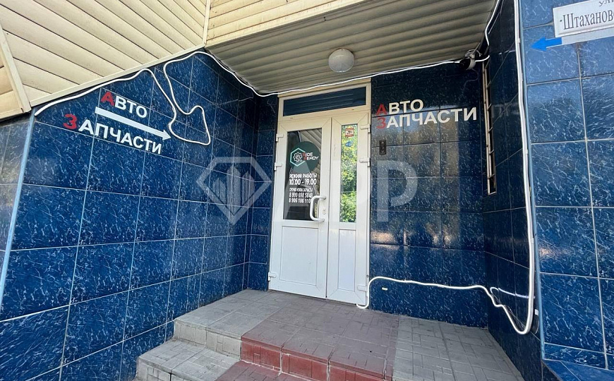 Здание/ трафик/ сауна/ у дороги фото