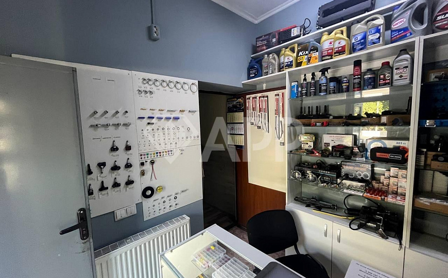 Здание/ трафик/ сауна/ у дороги фото