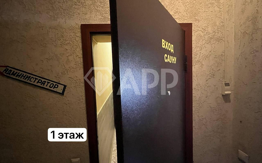 Здание/ трафик/ сауна/ у дороги фото