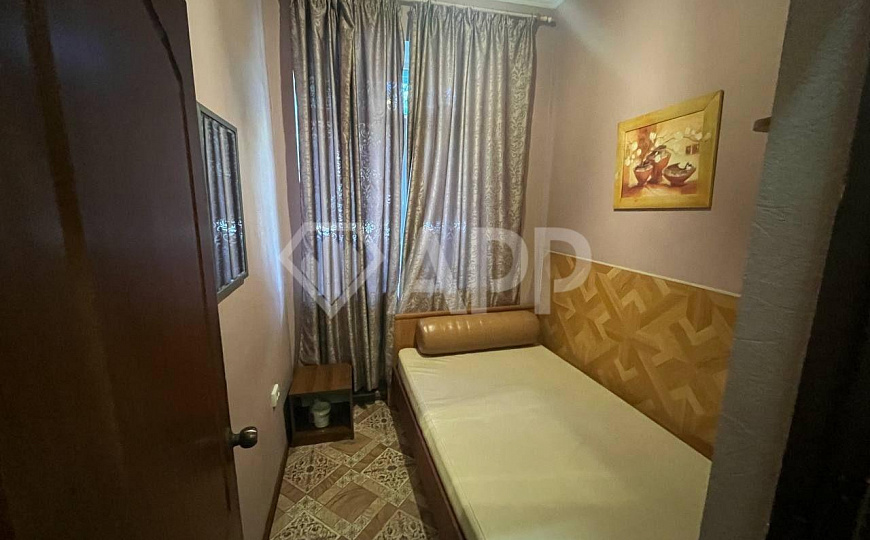 Здание/ трафик/ сауна/ у дороги фото