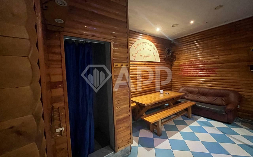 Здание/ трафик/ сауна/ у дороги фото