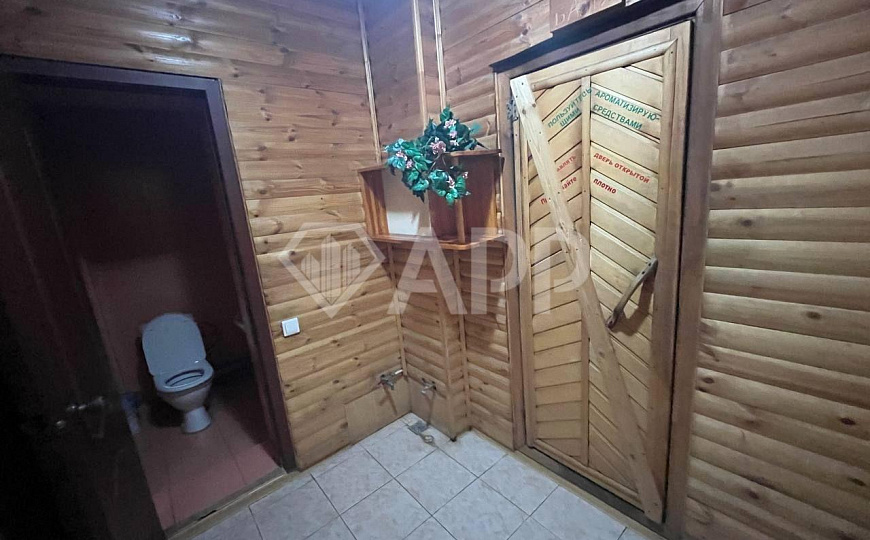 Здание/ трафик/ сауна/ у дороги фото