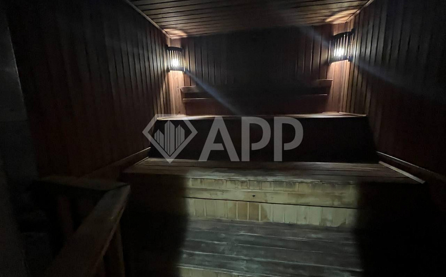 Здание/ трафик/ сауна/ у дороги фото