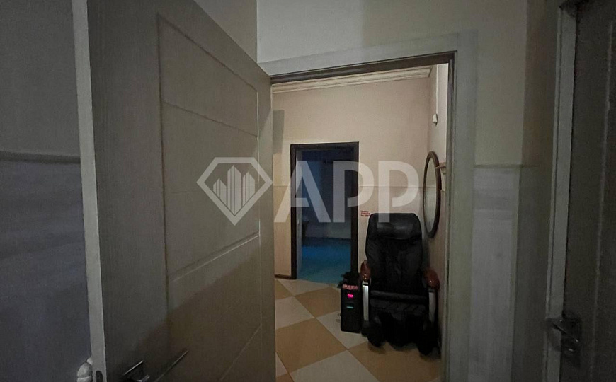 Здание/ трафик/ сауна/ у дороги фото