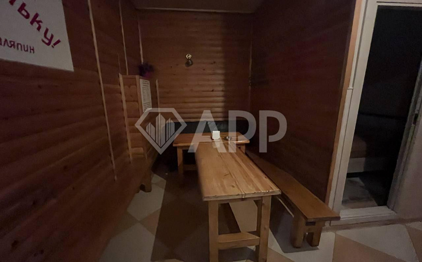 Здание/ трафик/ сауна/ у дороги фото