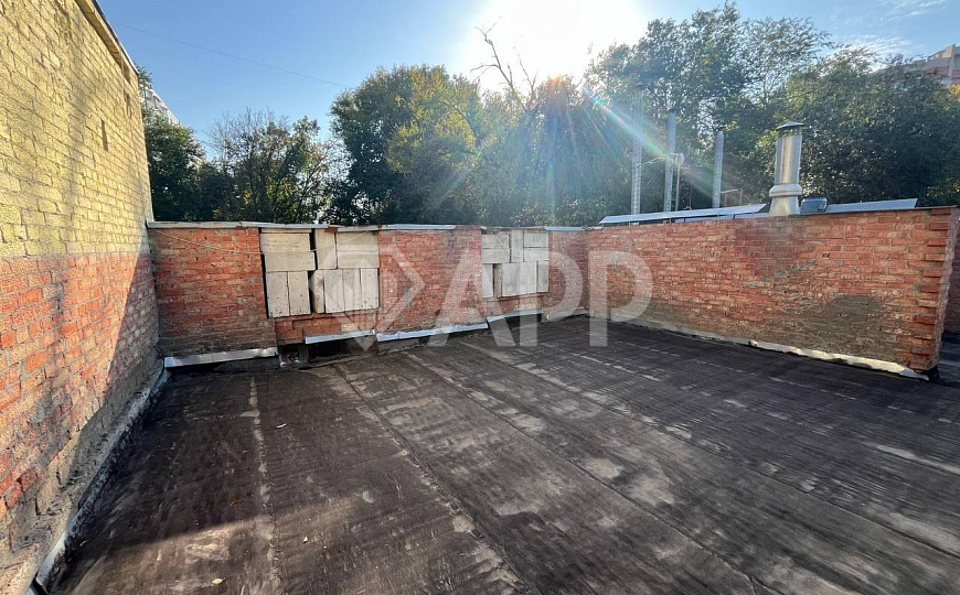 Здание/ трафик/ сауна/ у дороги фото