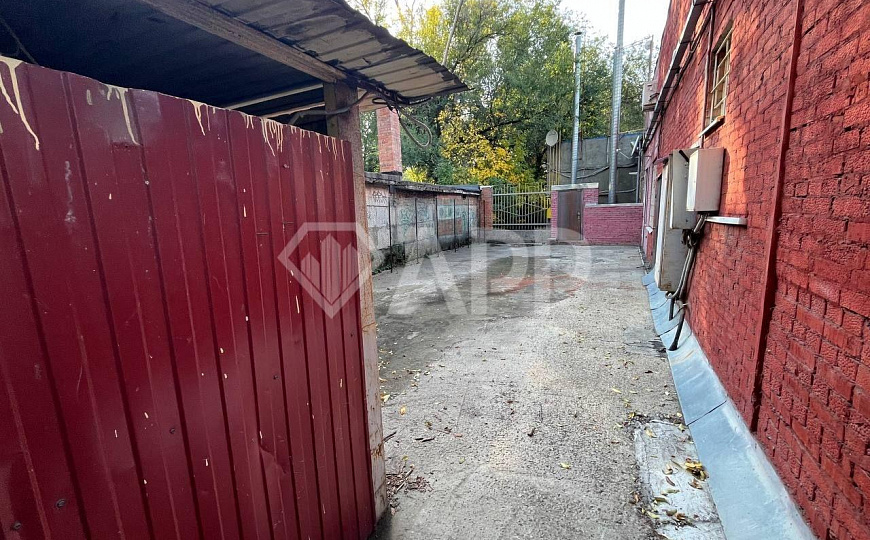 Здание/ трафик/ сауна/ у дороги фото