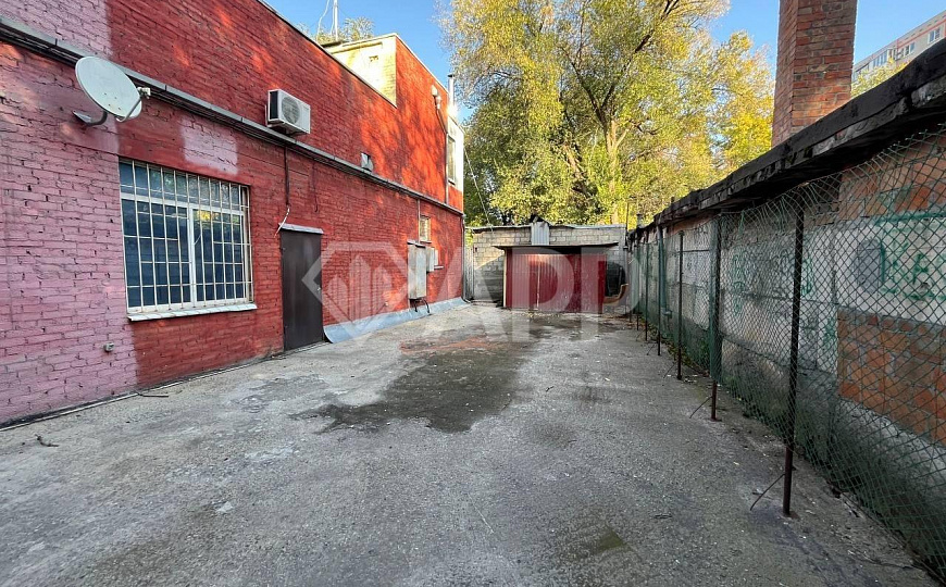 Здание/ трафик/ сауна/ у дороги фото