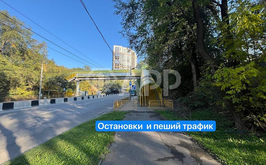 Здание/ трафик/ сауна/ у дороги фото