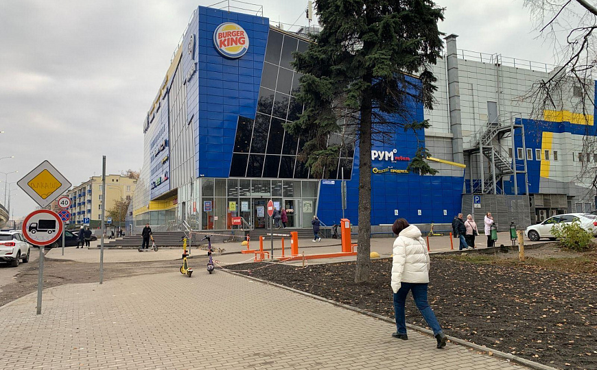 Сдам 409м² у входа в ТЦ фото