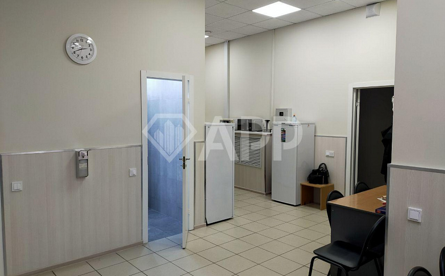 Продаётся 1350м² в самом центре города фото